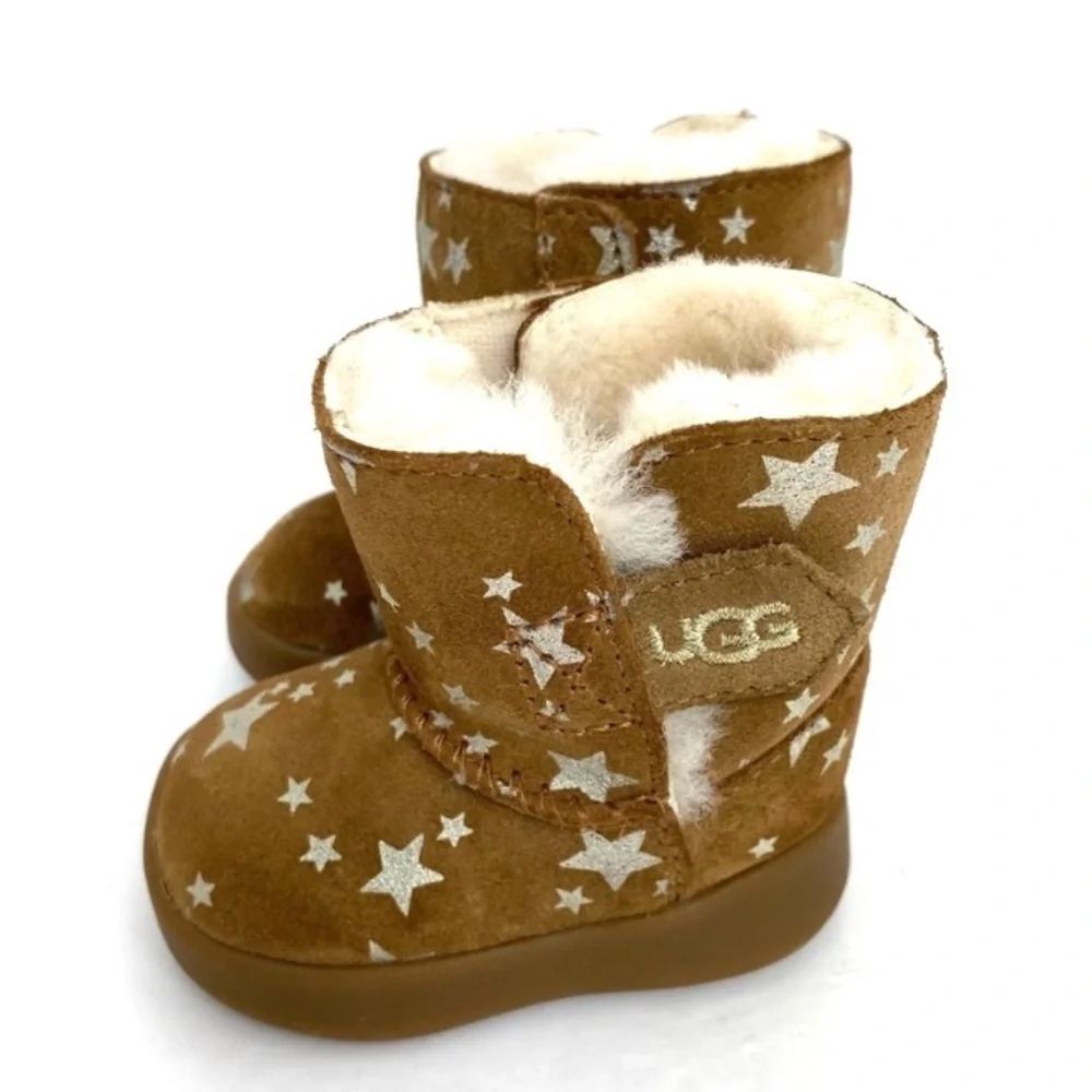 Ugg Unisex-Child Keelan Stars Fashion Fur Boot in Camel Tan